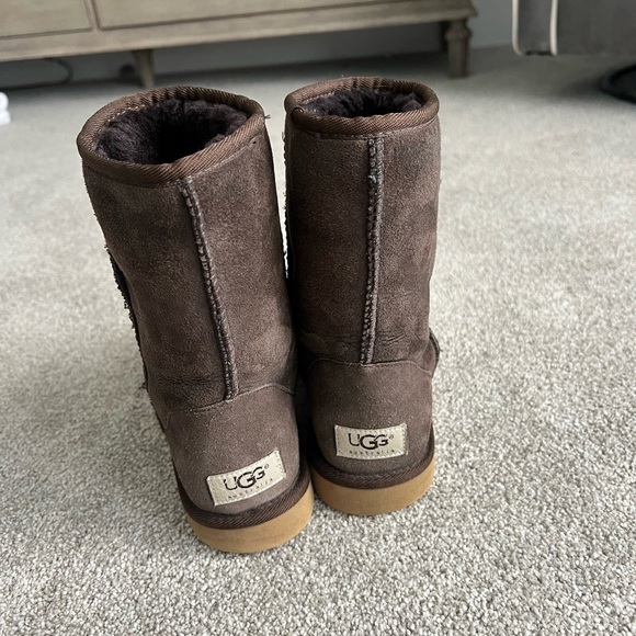 UGG dark brown classic short II suede boots - Picture 2 of 6